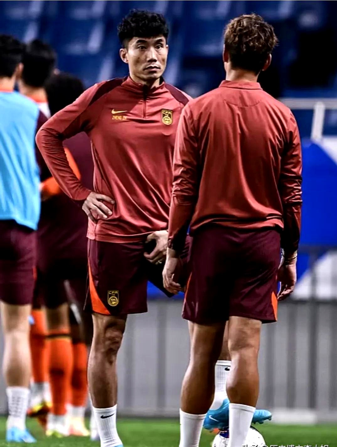 包含足总杯今夜再迎强敌，多特蒙德完成体检，主帅态度：赛场秩序良好，更衣室氛围转暖的词条