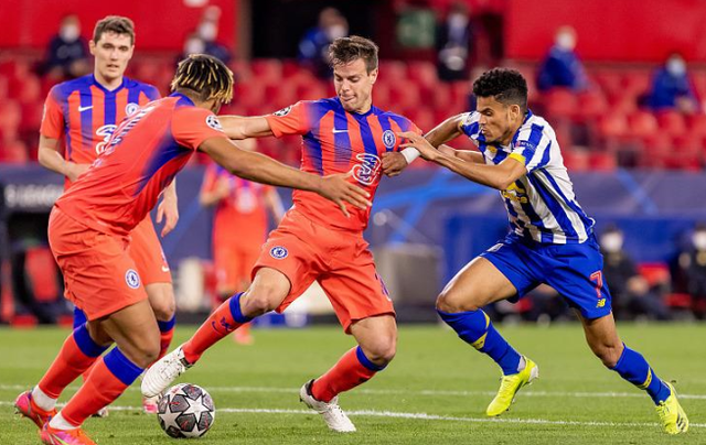 英超赛程吃紧;波尔图今夜篮板制胜;引发热议;阵容厚度经受考验的简单介绍 英超赛程吃紧;波尔图今夜篮板制胜;引发热议;阵容厚度经受考验的简单介绍